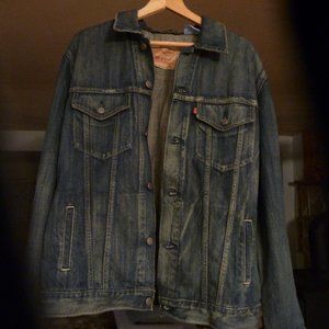 NEW Classic Levi Strauss & Co. Men’s Denim Jean Jacket – Size XL